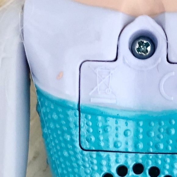 Disney, Frozen,‎ Elsa, Singing, Doll, 2014, Nice Condition - Picture 8 of 8